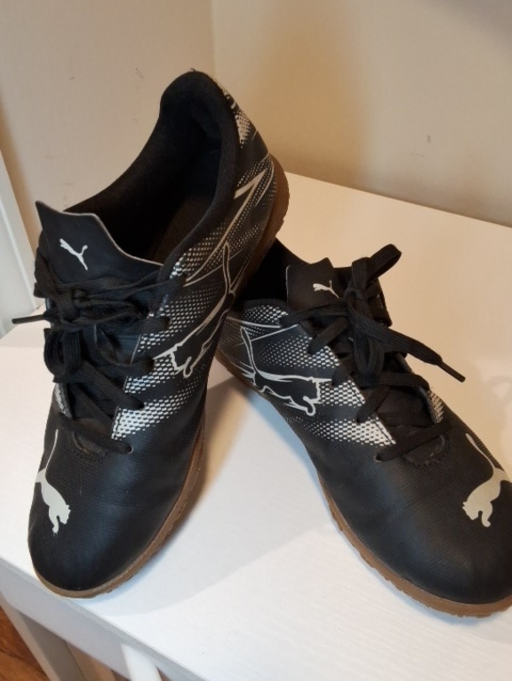 PumaAttacanto Indoor Soccer Shoes Black White Gum Youth Size 4